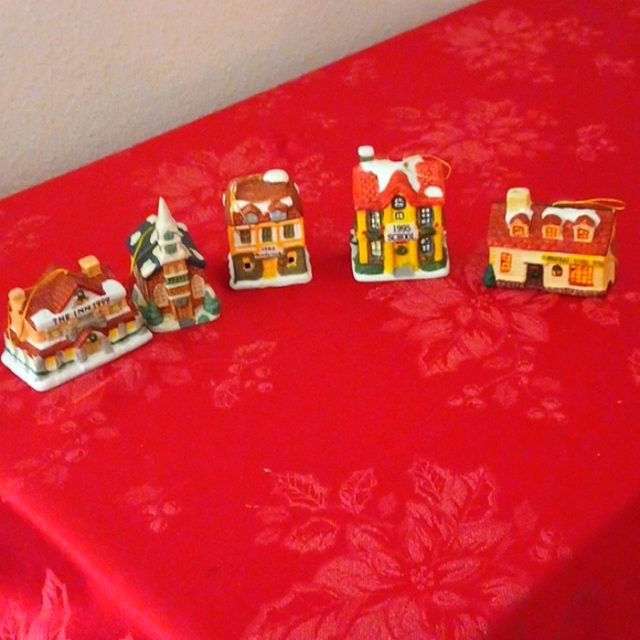 Christmas Village houses with bells - Picture 1 of 9